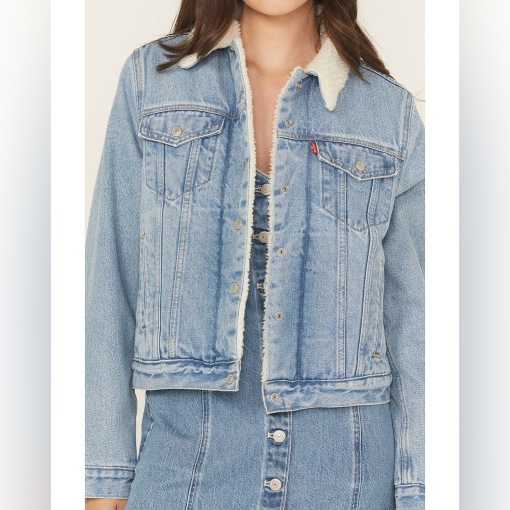 Levi’s Original Sherpa Lined Denim Trucker Jacket Light Wash Womens Size XL